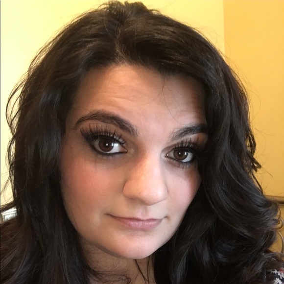 Meet your Posher, Alessandra - Picture 1 of 1